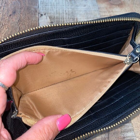 Ora Delphine Black pebbled Leather zip around Wallet - Picture 8 of 13